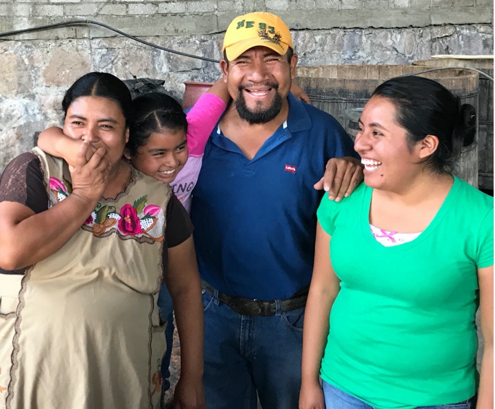 SUSTO Mezcalero Crispín Perez and family